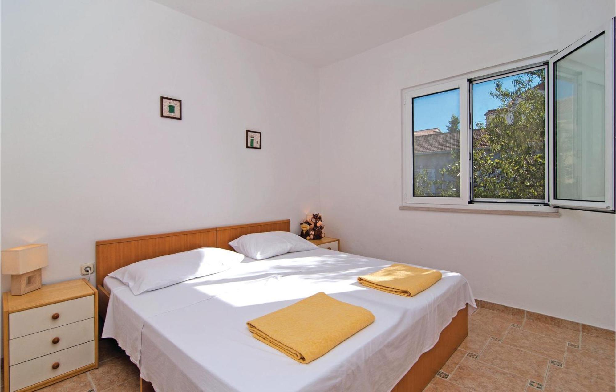 3 Bedroom Cozy Home In Supetar Exterior photo
