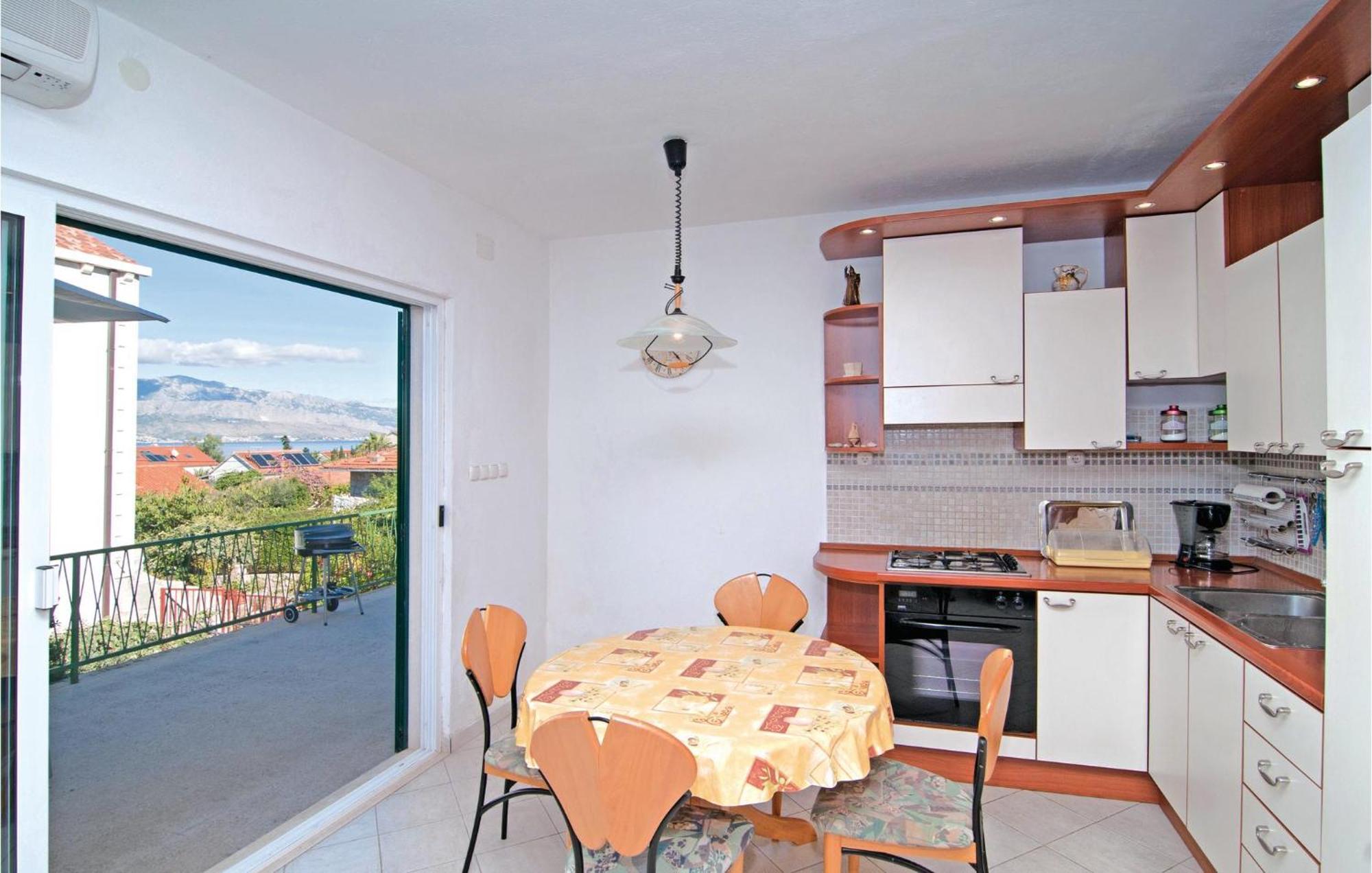 3 Bedroom Cozy Home In Supetar Exterior photo