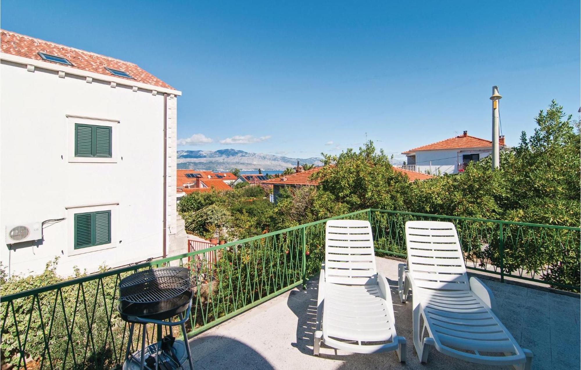 3 Bedroom Cozy Home In Supetar Exterior photo